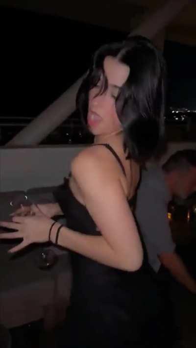Drunk Charli throwing ass in the club😍