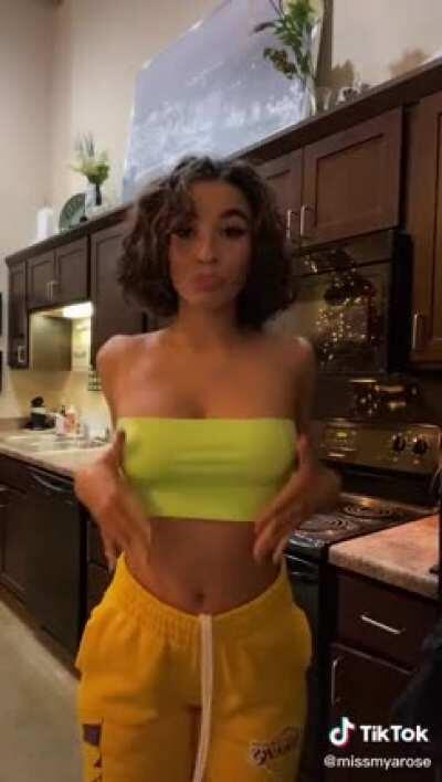 @missmyarose - She’s too damn fine 🥴