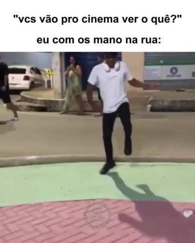 Sempre tem show aqui na rua 😂