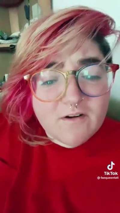 So basically she’s saying these people where wrong and she was fat shamed on a plane. I don’t know a single person who isn’t uncomfortable on planes because even as an average sized person I still have to hold my legs together and swish my arms in to fit 