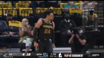 [Highlight] Dillon Brooks explodes for the dunk