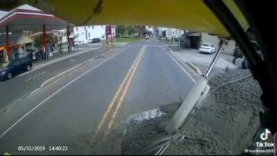 Posted from r/idiotsincars. 100% Should have looked left