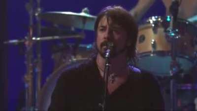 Dave Grohl stops his concert mid-song in order to humiliate and kick out a kid who was fighting with fellow concert-goers, shouting 