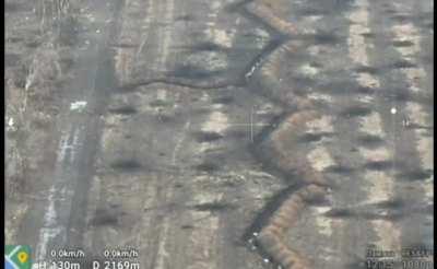 Ukrainian FV103 Spartan fires on Russian soldiers in a trench while it supports Ukrainian infantry