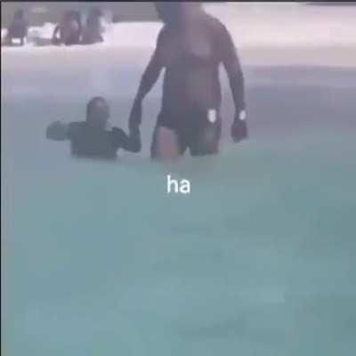 Ja vi esse video umas mill vezes, nunca perde a graça