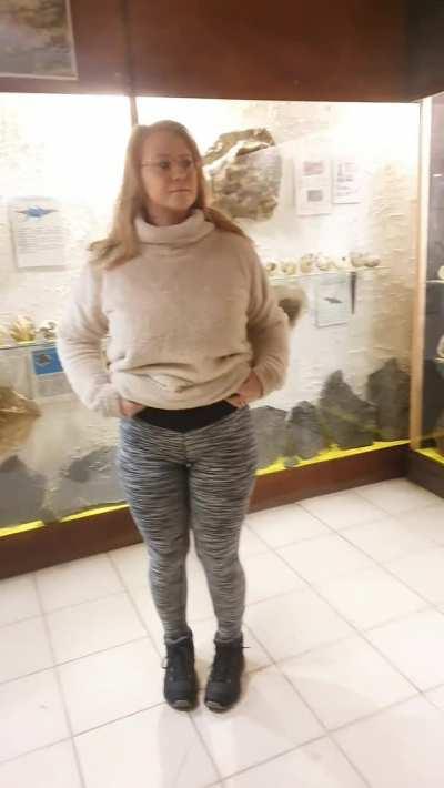 Among the numerous opals, amethysts, agates and crystals and I showed my two huge gems. heh [GIF]