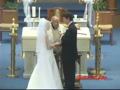 Bridesmaid livens up dull wedding ceremony