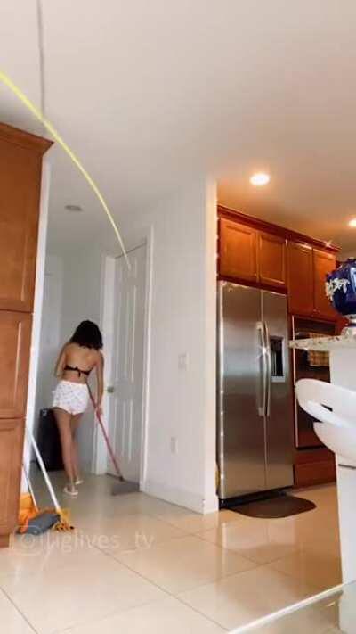 Malu Trevejo | Instagram Live Stream | 4 August 2020