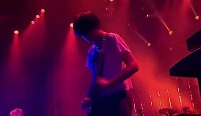 Anyone have any idea what pedal Jonny’s using here? Glasto 2003