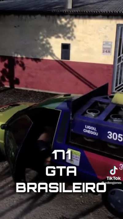 Brino joga. Parece ser bem legal