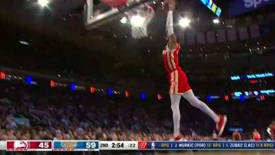 [Highlight] Dejounte Murray with the steal and JAM. One of six steals on the night.