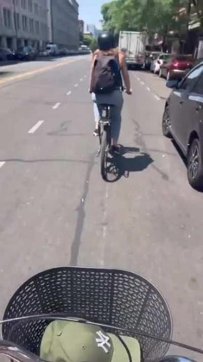 Esther estuvo paseando por Buenos Aires y le manda un saludo a todos los rediturros de r/argentina