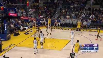 [Highlight] Austin Reaves slams it in after faking out Steph Curry