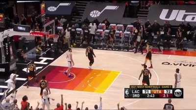 [Highlight] Favors rejects Rondo as Utah goes crazy