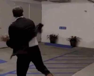 MRW I try to upload a gif onto here using the offical app