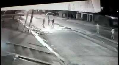 Lo rodearon entre 8 y le sacaron todo, Las Talitas