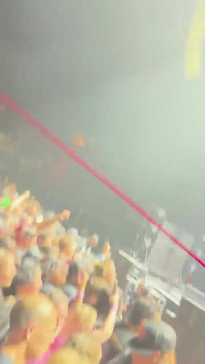 The chaotic view from inside the pit