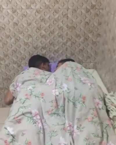 muca e greninja tirando uma sonequinha