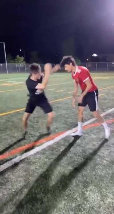 My little brother broke his humérus in friendly battle