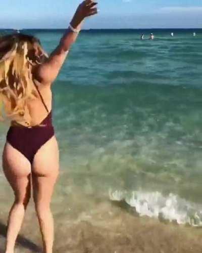 Chanel getting her frolic on.🍑👈🏾😍🙌🏾🙌🏾🙌🏾