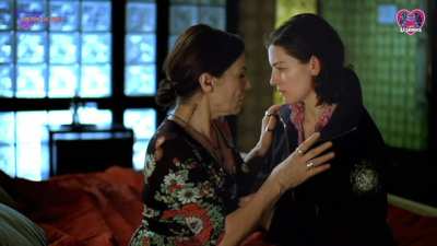 Retro Scenes: Esther Zimmering (30) & Hannelore Elsner (65) - 