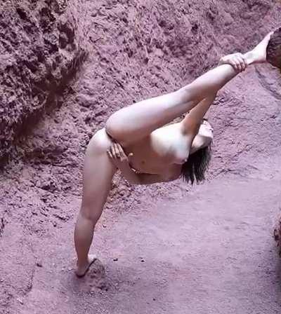 Nothing like some naked stretches to make a hike better!