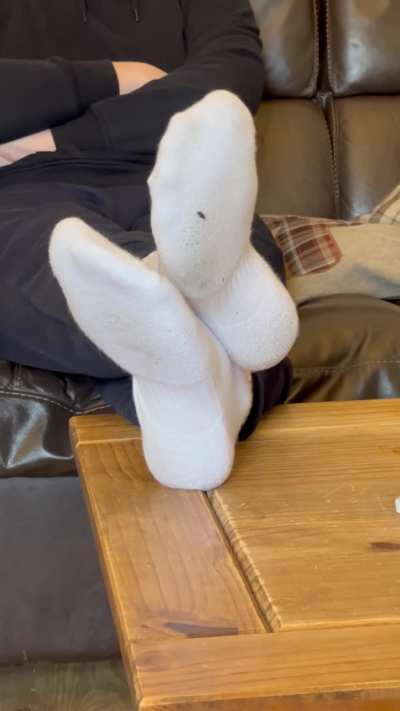 tryna hide my boner when bros wiggling them toes...