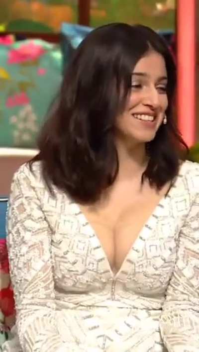 I just want to drink milk from her yummy boobs 