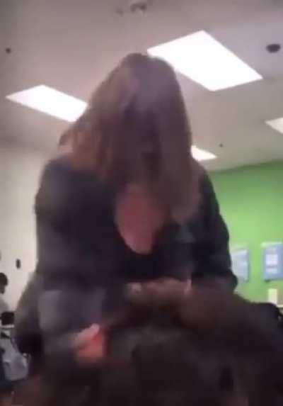 A girl assaulted her classmate.Nobody came forward to help.