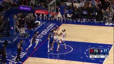 [Highlight] Pat Bev with the pickpocket transition layup