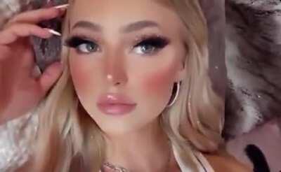 Just want to cum all over her pretty face 🥵💦