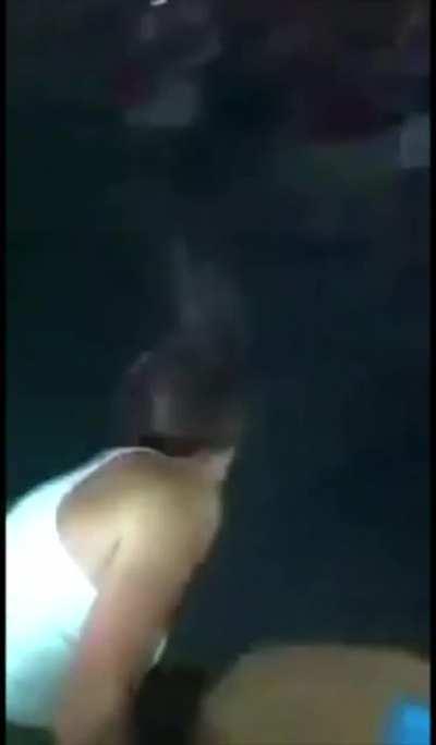 Savage white chick destroys with knees to the face