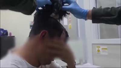 A guy attempts to smuggle cocaine into Amsterdam in/under his hair