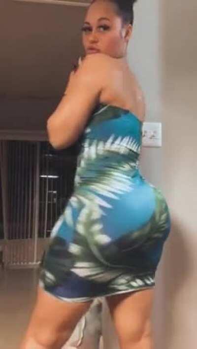 Thick ass mixed chick 🍑🤤