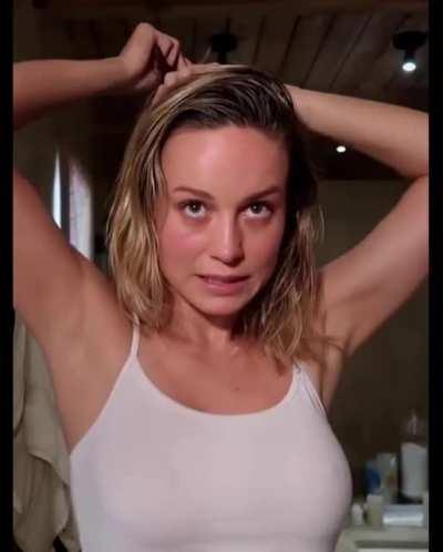 Am I the only one who wants to lick Brie's beautiful and soft armpits?