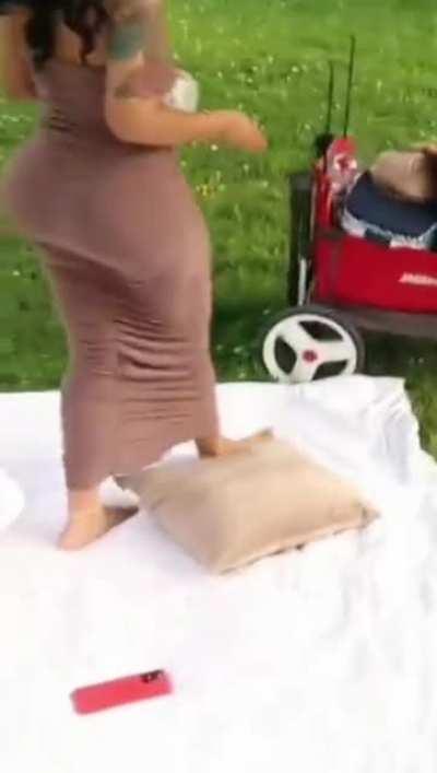 That ass in a dress 😍😍