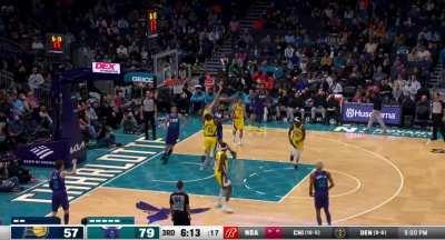 [Highlight] Hornets with beautiful ball movement in transition leading to a LaMelos 3