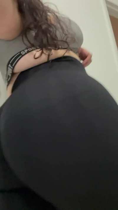 Looking for a seat 😋