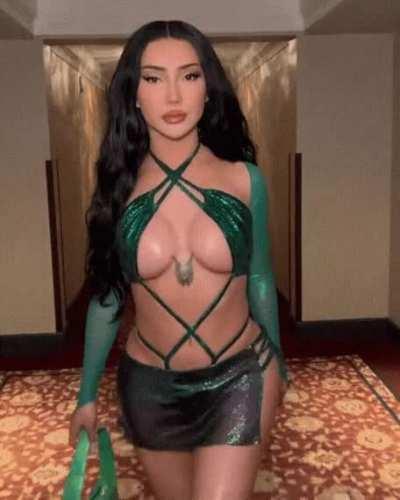 💚💚💚 NIKITA DRAGUN 🍌🍌🍌 LIKE TO GET UNDER UNDER THAT SKIRT 👗👗👗 GRAB THAT LIL CLITTY N SUCK FACE 💋💋💋💭💭💭