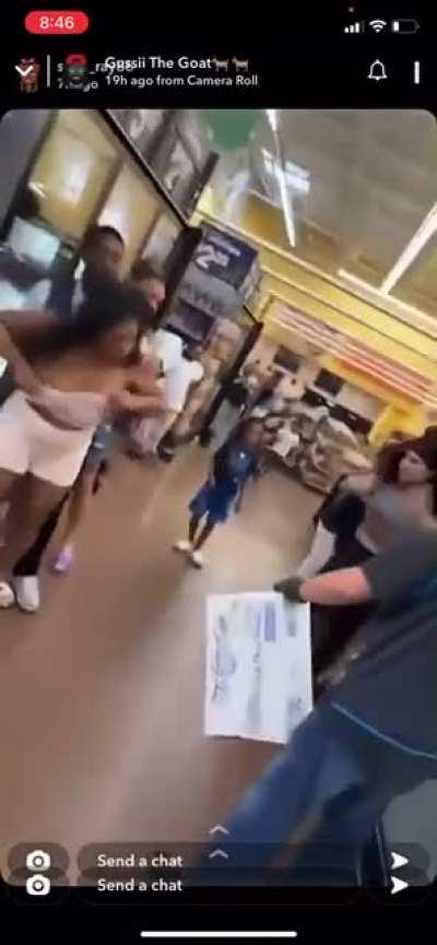 Erie hoes fight in Walmart (Titties out Hands up)