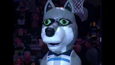 motivos pra assistir NBA (basquete - Futebol de jogar com as mãos e jogar a bola na cesta) :