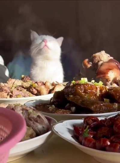 Eu na hora do almoço e minha mãe falava vamos orar