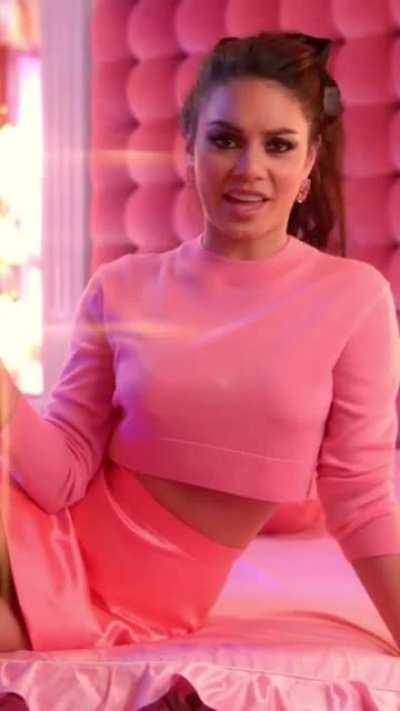 Red vs. Green flags (NYLON)