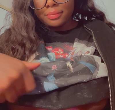 Just a shy, nerdy, chubby girl🤓