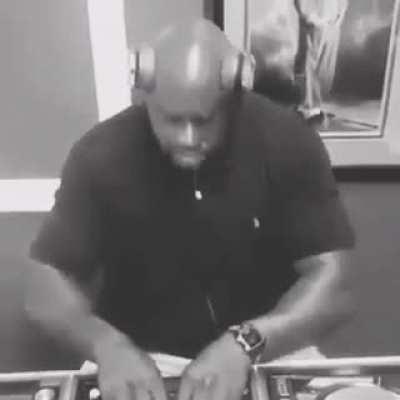 Some fans: S4 OP is bad. / Me: