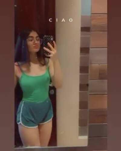 🤤🍆💦 she's making my di*k hard.come in dm if you want to degrade her