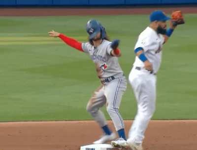 Bo Bichette signals safe