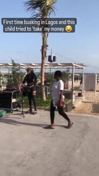 mAybe the child was just curious 😂😂😂