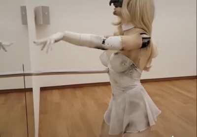 Robot dancing and singing in the mirror
