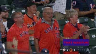 [Highlight] [Highlight] Air Yordan crushes a knuckleball 448 feet to make it 8-0 Astros!